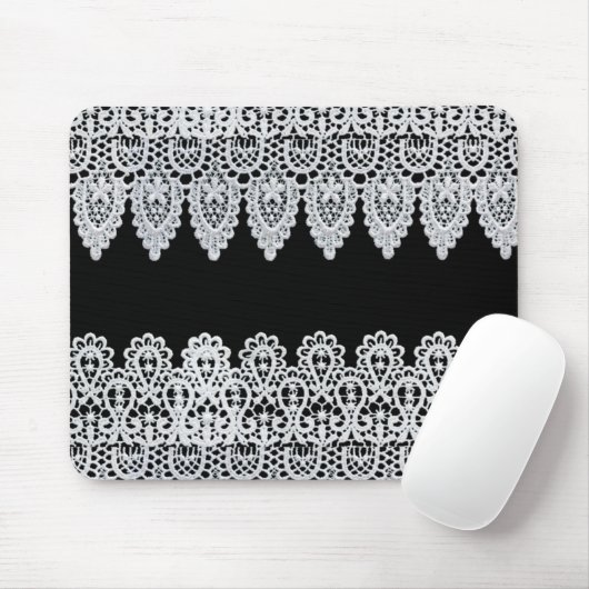 Witte kant vormt een delicate grens tegen zwart muismat (Met muis)