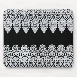 Witte kant vormt een delicate grens tegen zwart muismat