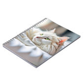 Witte kat in bed notitieboek (Linkerzijde)