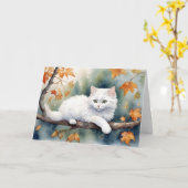 Witte kat in herfst bladeren verjaardag kaart (Gele Bloem)