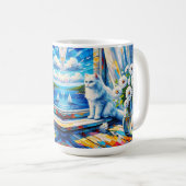 Witte kat in venster sill kijken uit op de oceaan koffiemok (Voorkant rechts)
