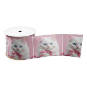Witte kat met roze boog lint (Spoel)