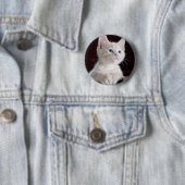 Witte katje ronde button 5,7 cm (In situ)