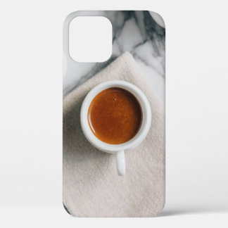 WITTE KERAMISCHE TEACUP GEVULD MET RODE VLOEISTOFF iPhone 12 HOESJE
