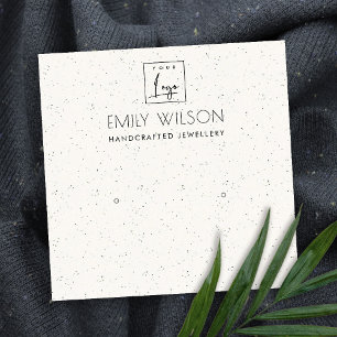 WITTE KERAMISCHE TEXTURE STUD EARRING DISPLAY LOGO VIERKANTE VISITEKAARTJE