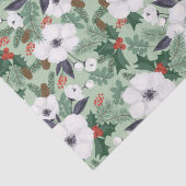 Witte kerstbloemen en rode bessen tissuepapier (Detail)