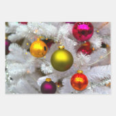 Witte kerstboom met kleurrijke kerstballen inpakpapier vel (Voorkant 2)