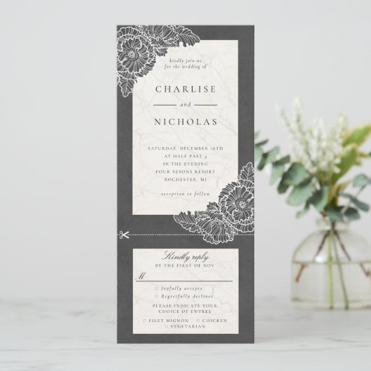 Witte klaprozen grijze bloemen bruiloft uitnodigin kaart (Staand voorkant)