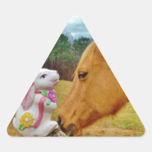 Witte konijn en Gele Paarden Driehoek Sticker