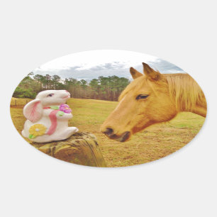 Witte konijn en Gele Paarden Ovale Sticker