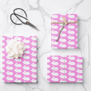 Witte konijnenpatroon op roze inpakpapier vel