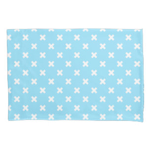 Witte kruisstiften op babyblauw kussensloop