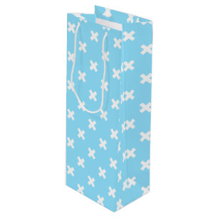 Witte kruisstiften op babyblauw wijn cadeautas