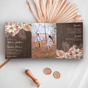 Witte Lelie Bloemige Palm Aardse Pampas Houten Bru Drieluik Uitnodiging