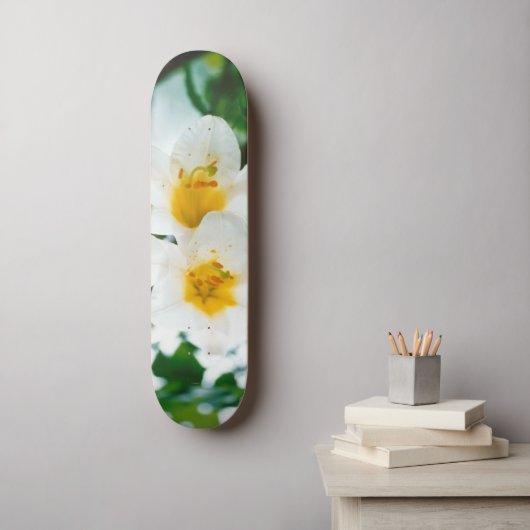 Witte leugens - symbool van de liefde skateboard (Muurkunst)