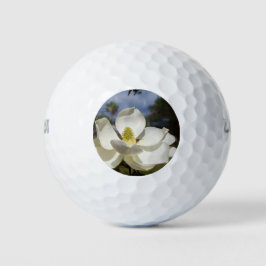 Witte Magnoliebloem en een bij op golfbal Golfballen
