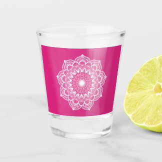 Witte Mandala op Roze Achtergrond Shot Glas