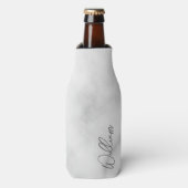 Witte Marble Modern Script Persoonlijke naam Flesjeskoeler (Fles Voorkant)