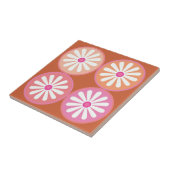 Witte mazen met roze cirkels op matig oranje tegeltje (Zijkant)