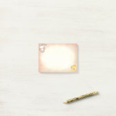 Witte muis en kaas op beige post-it® notes (Op bureau)