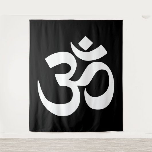 Witte Om Symbool op Zwart Wandkleed (Voorkant)