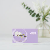 Witte orchidee reflectie op water zachte lavendel visitekaartje (Staand voorkant)