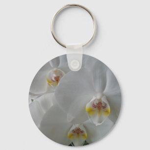 Witte orchideeën op een sleutelhanger verbranden