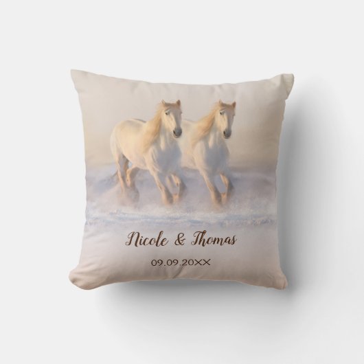 Witte paarden in de sneeuwwinter kussen (Voorkant)