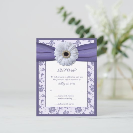 Witte Paarse Bloemen Damask Wedding Reply Kaart (Staand voorkant)