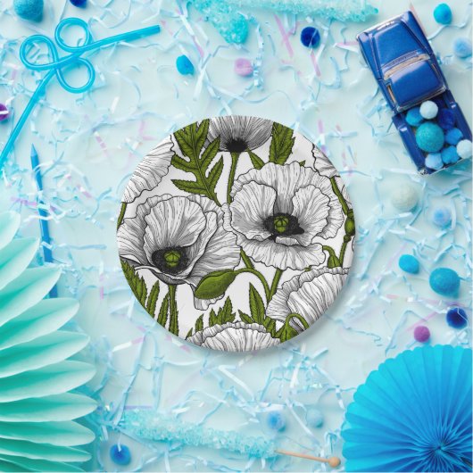 Witte papaver op wit papieren bordje (Feest)