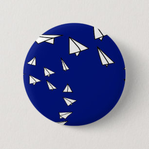Witte papieren vliegtuigen op blauw ronde button 5,7 cm