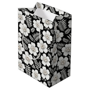 Witte parels in bloemen op zwart medium cadeauzakje