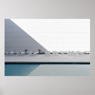 WITTE PATIO-TABEL MET VOORZITTERS TIJDENS DE DAG POSTER