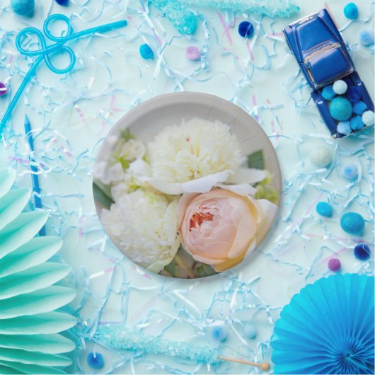 Witte pioenrozen met abrikooskleurige roos papieren bordje (Feest)