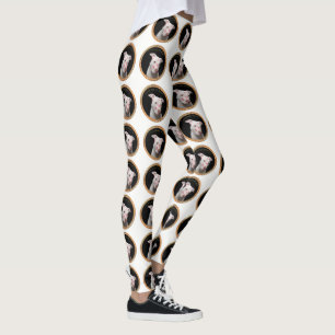 Witte pitbull met rode kussen over zijn gezicht. leggings