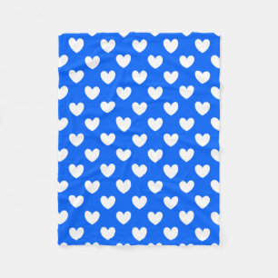 Witte polka-harten op blauw fleece deken