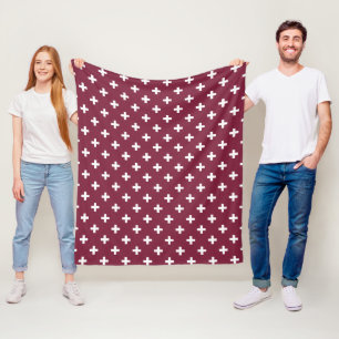 Witte polka kruist op moerbei fleece deken
