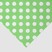 Witte polka stippen op appelgroen tissuepapier (Detail)