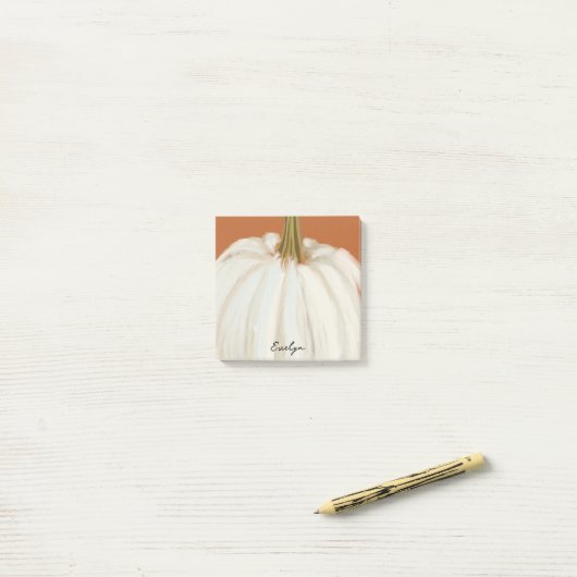Witte pompoen met gepersonaliseerde naam post-it® notes (Op bureau)