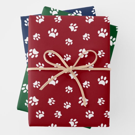Witte Poot Prints Patroon op Rood Groen Blauw Inpakpapier Vel (In situ)