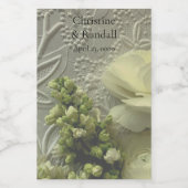 Witte ranunculus en linzen op getextureerd papier wijn etiket (Enkel label)