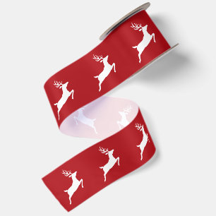 Witte rennende rendier silhouet op rood lint
