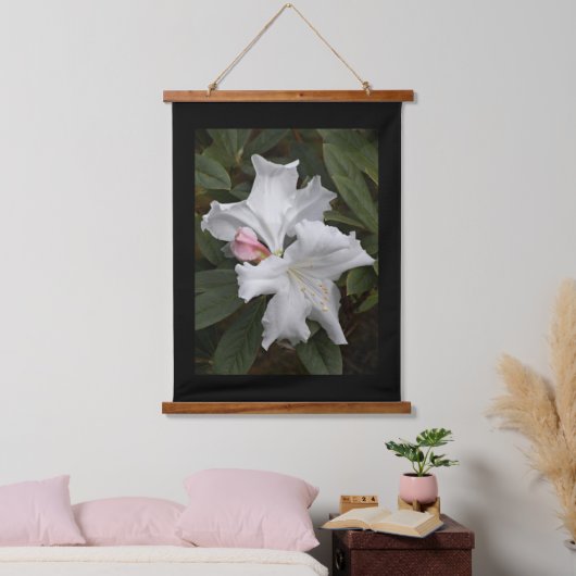Witte Rhododendron-bloemen met zwarte rand Hangend Wandkleed (Slaapkamer)
