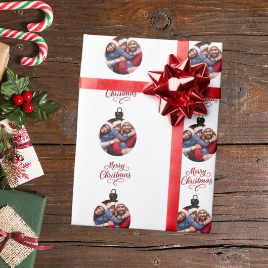 Witte rode kerstbal foto leuk script Kerstmis Cadeaupapier