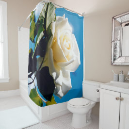 Witte roos onder blauwe hemel douchegordijn