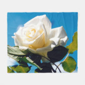 Witte roos onder blauwe hemel fleece deken (Voorkant (Horizontaal))