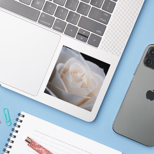 witte roos sticker (Laptop met iPhone)