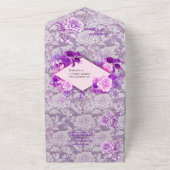 Witte Rose Bloemen op Violet patroon papier All In One Uitnodiging (Buitenkant)