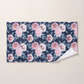 Witte, roze bloemen op donkerblauw. bad handdoek (Handdoek)