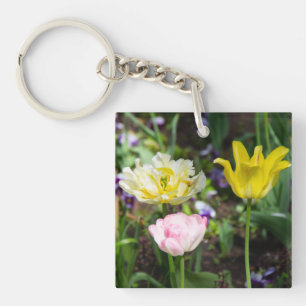 Witte, roze en gele tulpen in de tuin sleutelhanger